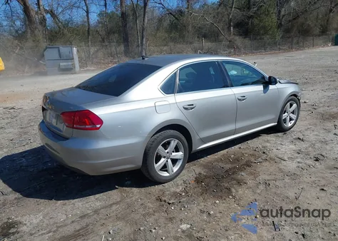 2012 Volkswagen Passat 2.5L Se z USA, uszkodzony, nr VIN 1VWBP7A36CC100271